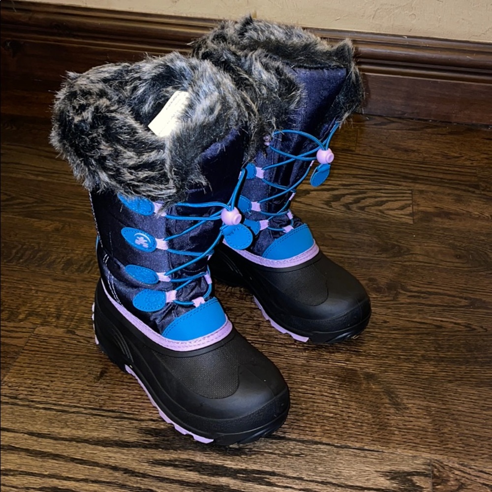 Girls size 3, Brand New! Adorable snow boots!